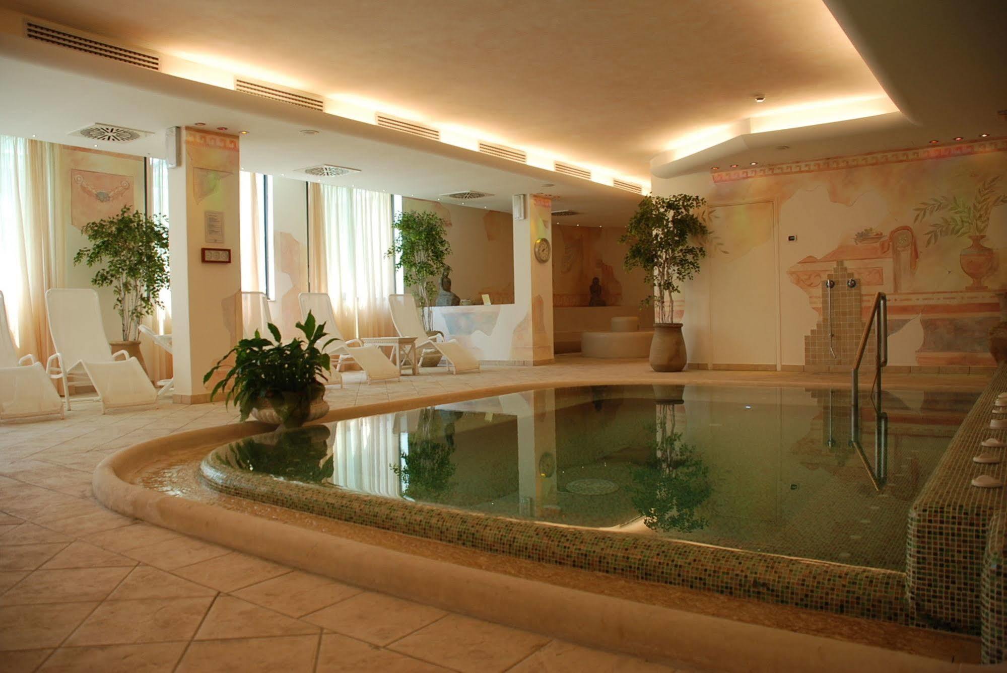 Hotel Caesar Residence & Spa 利多迪卡马约雷 外观 照片